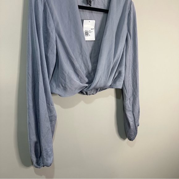 Silky Blue low cut cropped blouse long sleeve - Picture 7 of 7